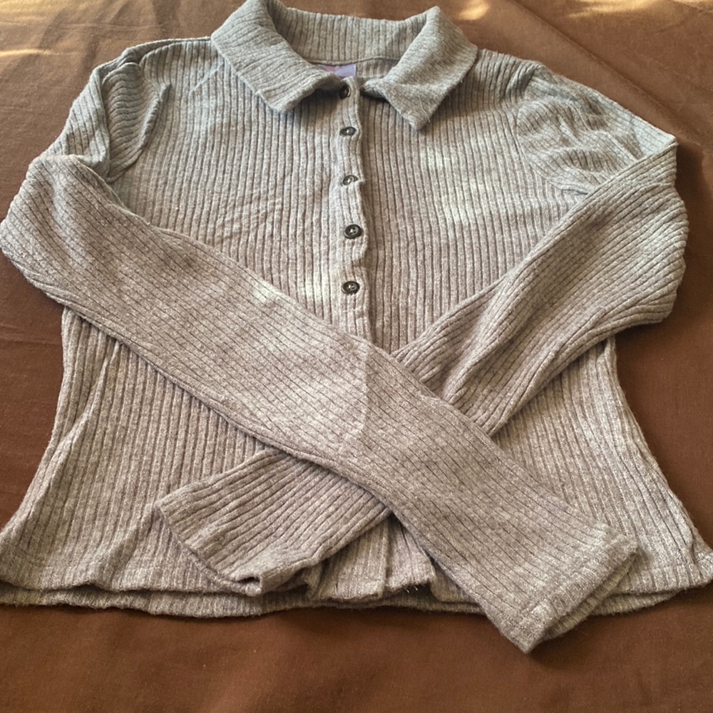 No Boundaries Women S(3-5) Gray Buttoned down Long Sleeve Shirt.